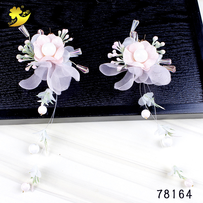 Forest-themed, super fairy-like pink earrings, Hawaiian seaside couple vacation photography advertisement promotion, photo studio photo earrings Specification image