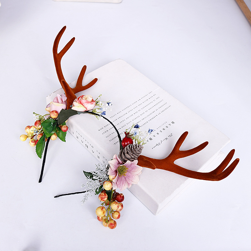 Christmas antler headband, Christmas decorative headwear, new forest-themed reindeer cute hair accessory, berry forest accessory Application Scenario