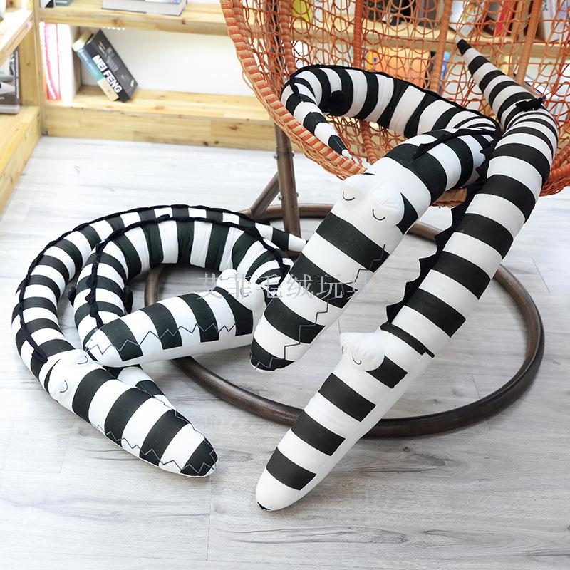 ins北欧风儿童房条纹鳄鱼抱枕北美安抚枕婴儿床围儿童房装饰玩具