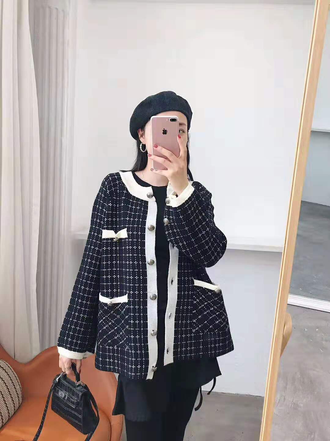 The chic and stylish top is a small chanel-style color-blocking coat that every gentle girl should have Specification image