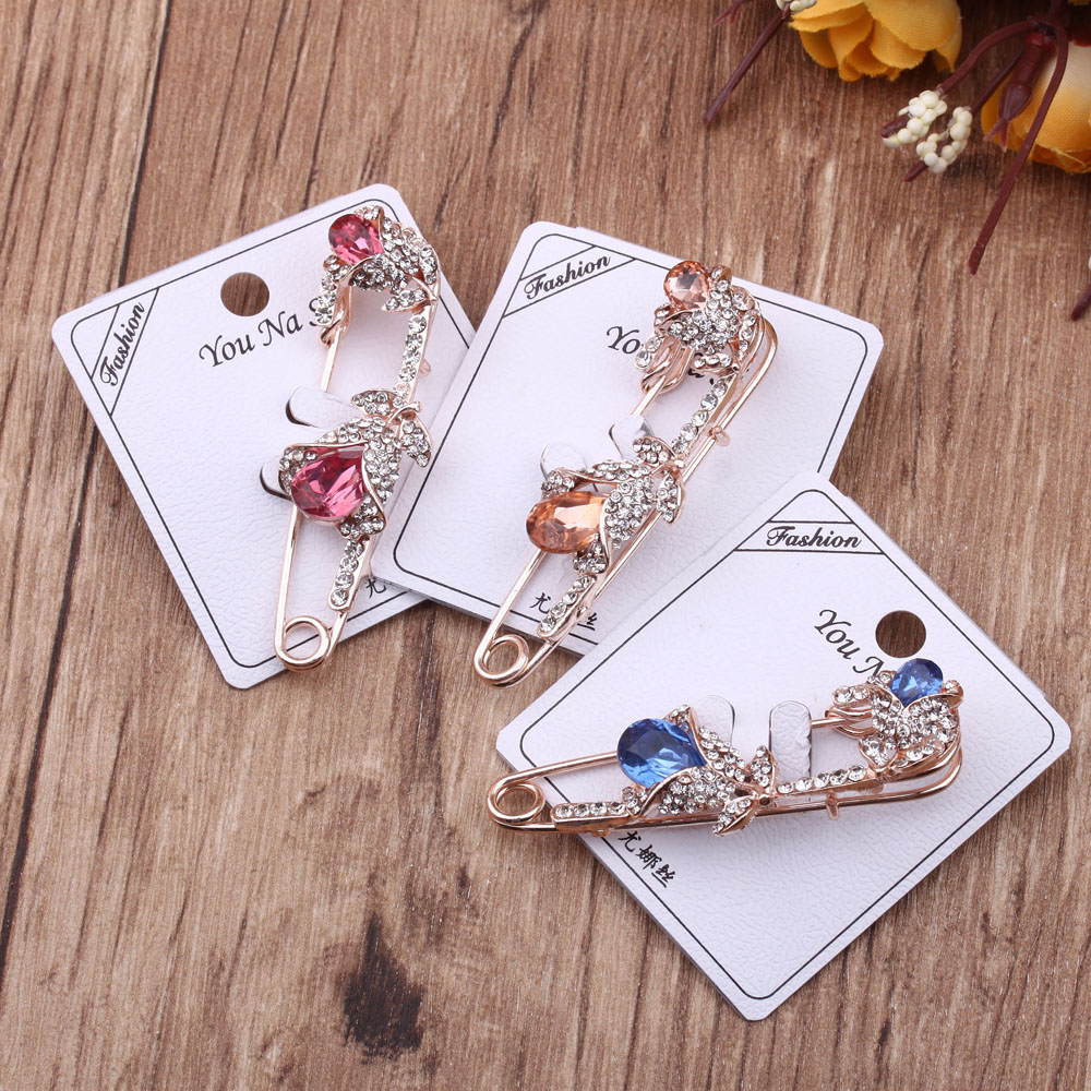 Wholesale of accessories, rhinestone pins, clothing fasteners, luxurious and elegant Korean shawls, women's coats, decorative brooches Item Picture