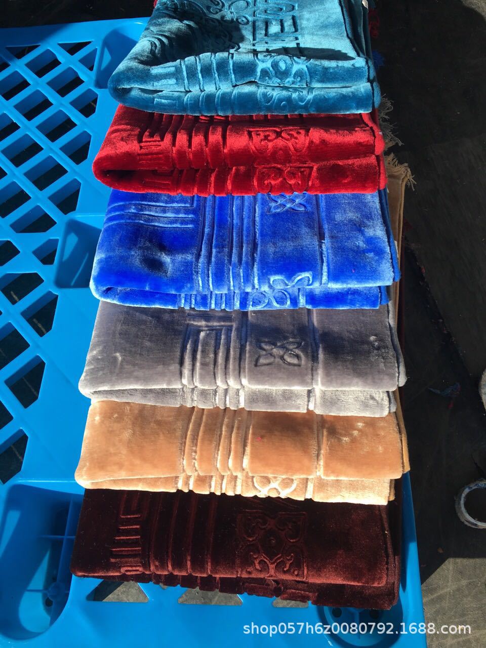 Muslim prayer blanket, Muslim prayer mat, Islamic prayer blanket, Middle East prayer blanket Application Scenario