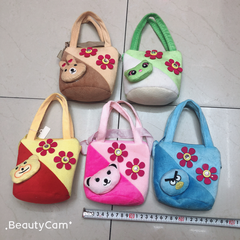 Plush bags, cartoon bags, export bags, gold thread handbags, crossbody single-shoulder bags, children's backpacks Application Scenario