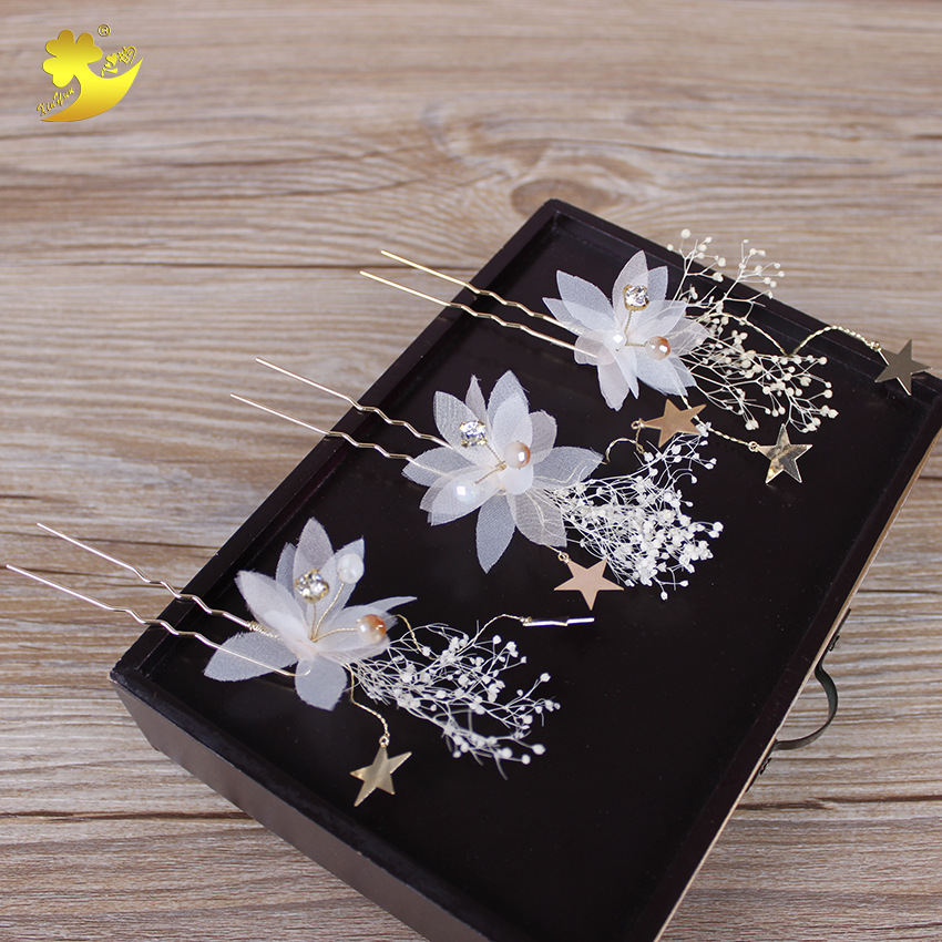 Xinyun's new Korean-style starry sky crystal hair clip is a fashionable and elegant bridal accessory and a vacation photography hair accessory details Picture