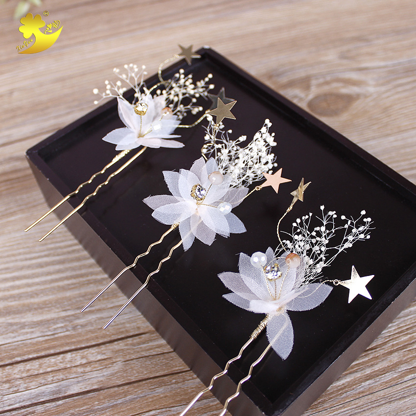 Xinyun's new Korean-style starry sky crystal hair clip is a fashionable and elegant bridal accessory and a vacation photography hair accessory