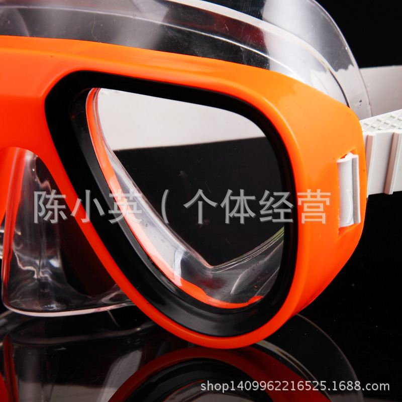 Factory direct sales of Zhongtong diving goggles, semi-dry breathing tubes, flippers, snorkeling equipment and diving supplies details Picture