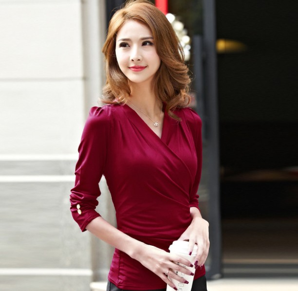 Factory slimming plate-size women's top, form-fitting base layer, sexy mini top, low-cut cross-V-neck long-sleeved T-shirt to cover the belly Item Picture