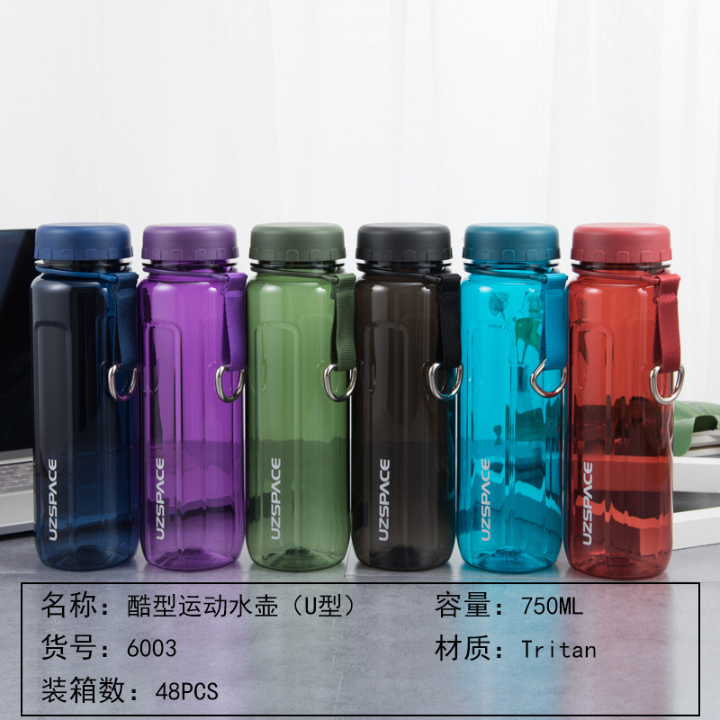 进口Tritan大容量运动塑料杯户外旅行水杯子便捷织带提绳茶隔