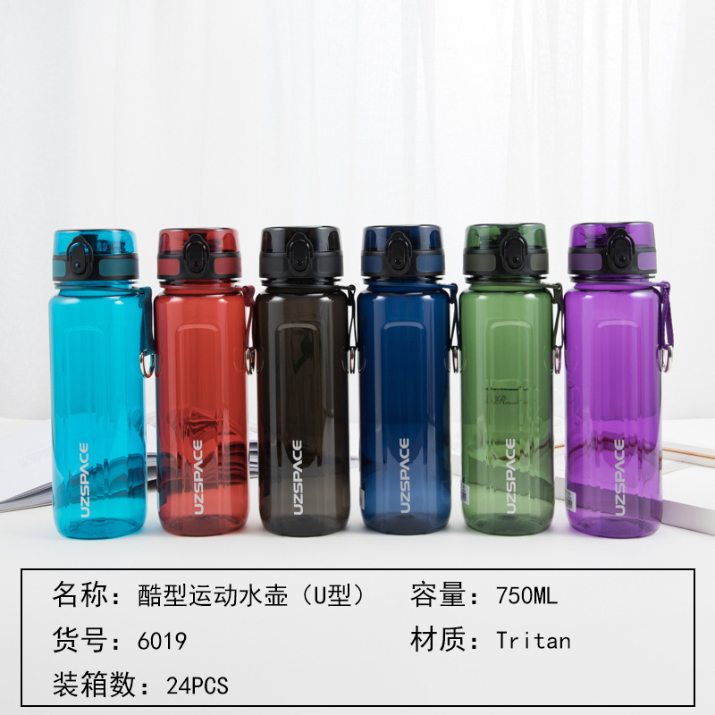 进口TRITAN塑料杯大容量运动水壶便携织带提绳水杯子