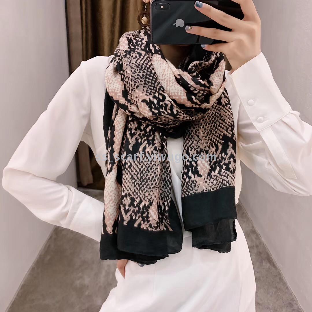Snake print scarf New scarf off the shelf scarf crumpled scarf Satin scarf tangled scarf