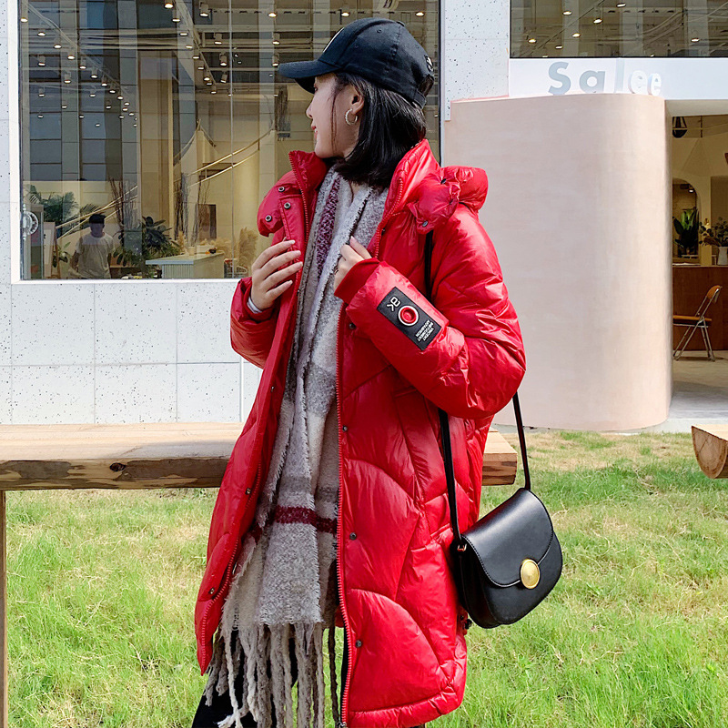 A new design of white duck down jacket for women, with a unique and mature look, and a loose, large-sized red glossy coat