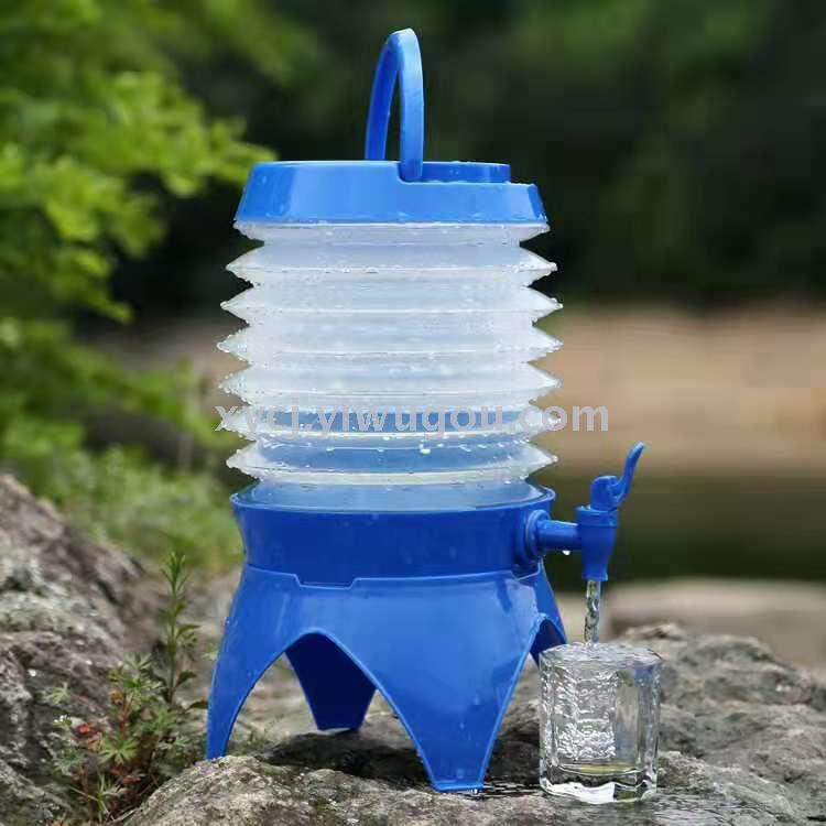 Portable retractable bucket