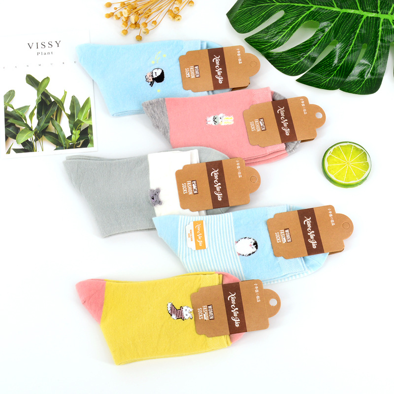 Wholesale supply of winter new style women's cartoon mid-calf socks, breathable, sweat-absorbing, fashionable and casual pure cotton socks Specification image