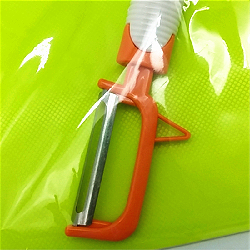 Sunshine Department Store kitchen plastic cutting board + fruit peeler, antibacterial and anti-mold plastic cutting board, fruit cutting sticky board Item Picture