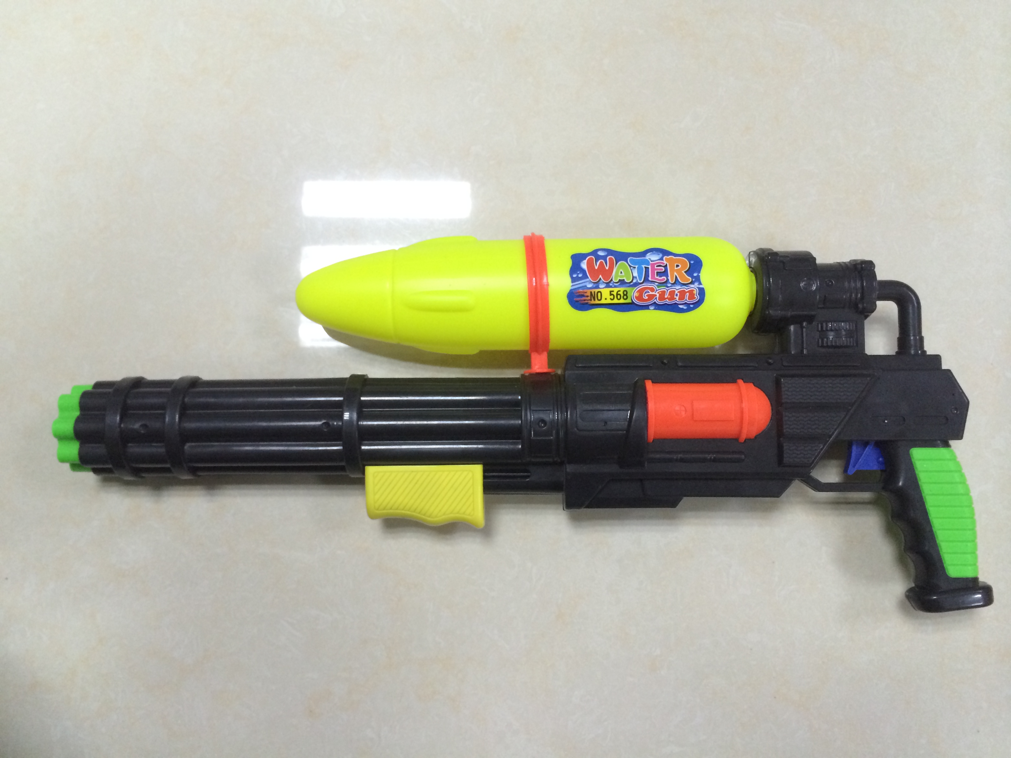 Factory direct sales of 568 children's water gun toys, essential tools for beach rafting, water play and water fights full figure
