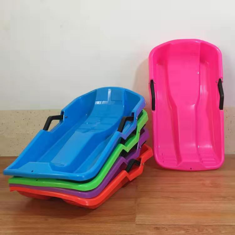 Outdoor toys such as skis and snowboards are selling well on Taobao full figure