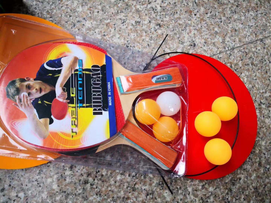 Table tennis rackets are selling well as children's toys on Taobao full figure