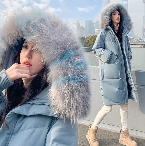 Official website picture: White duck down 2019 large fur collar down jacket for women, mid-length, loose and thick, slimming coat for women in winter