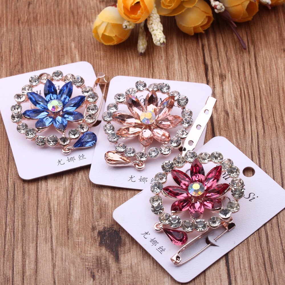 10-yuan store accessories, silk scarves, buckles, dual-purpose brooches, corsages, buckles, corner buttons, and Korean-style versatile decorations Item Picture
