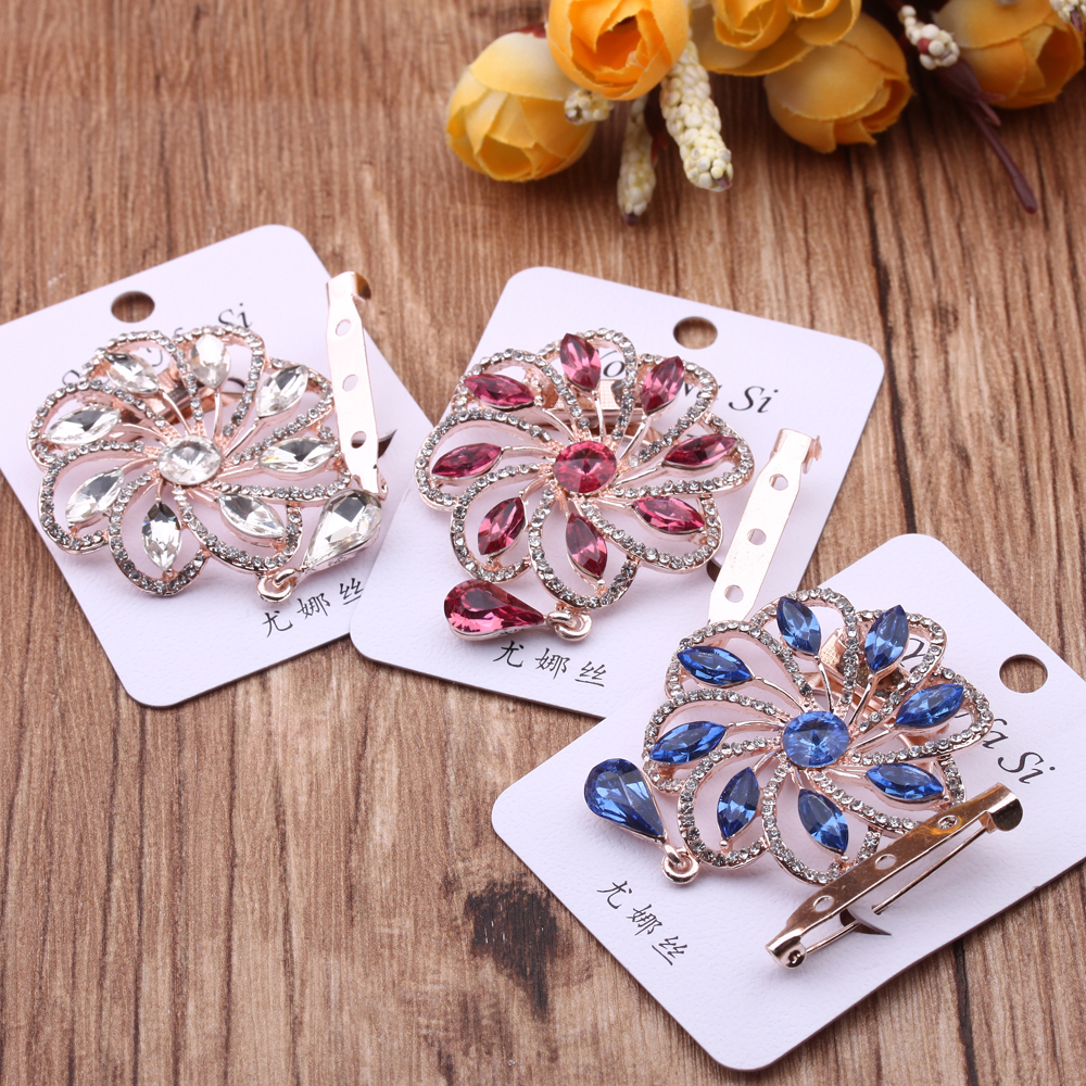 10-yuan store accessories, silk scarves, buckles, dual-purpose brooches, corsages, buckles, corner buttons, and Korean-style versatile decorations Specification image