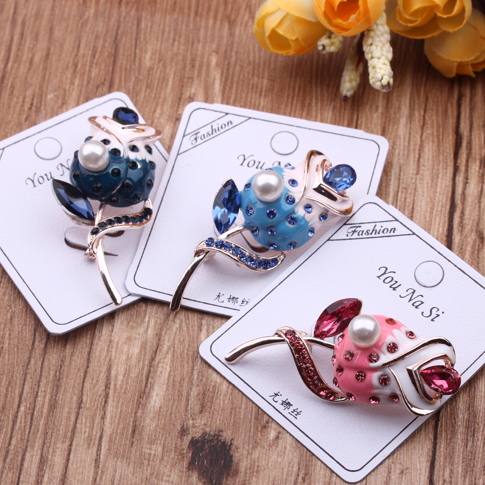 10-yuan store supply: Oil painting brooch, women's brooch accessory, coat pin decoration, creative, versatile and simple Specification image