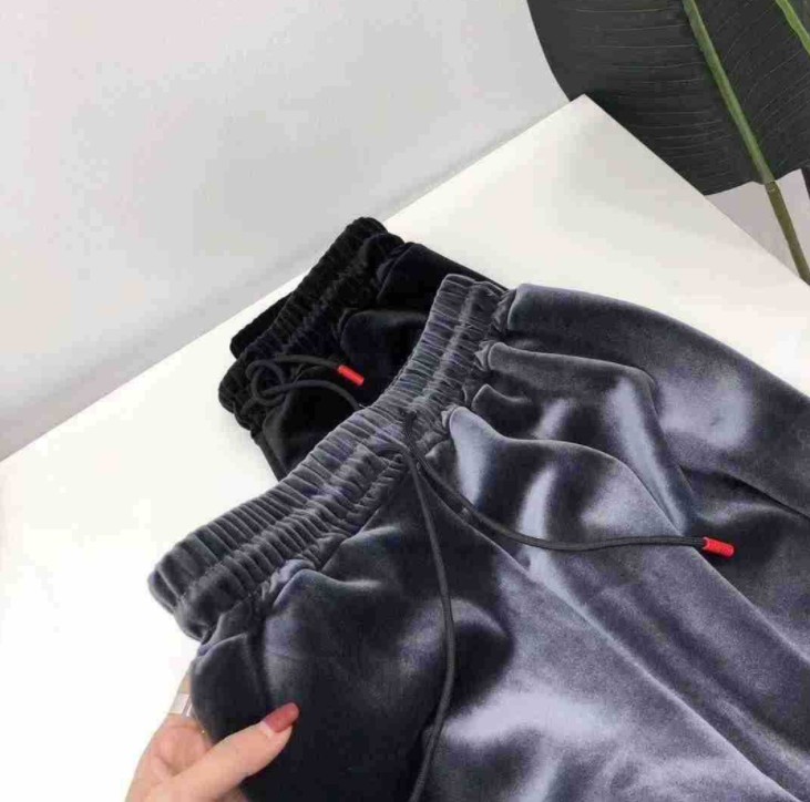 Thickened second-generation velvet pants, loose, straight, high-waisted, slimming and height-increasing casual trousers Application Scenario