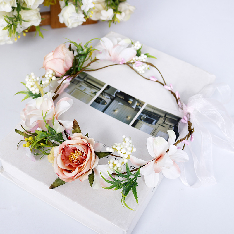 Popular foreign trade flower garlands, green artificial flowers, flower headbands, wedding and travel commemorative headwear, bride's wedding dress and hair accessories Application Scenario