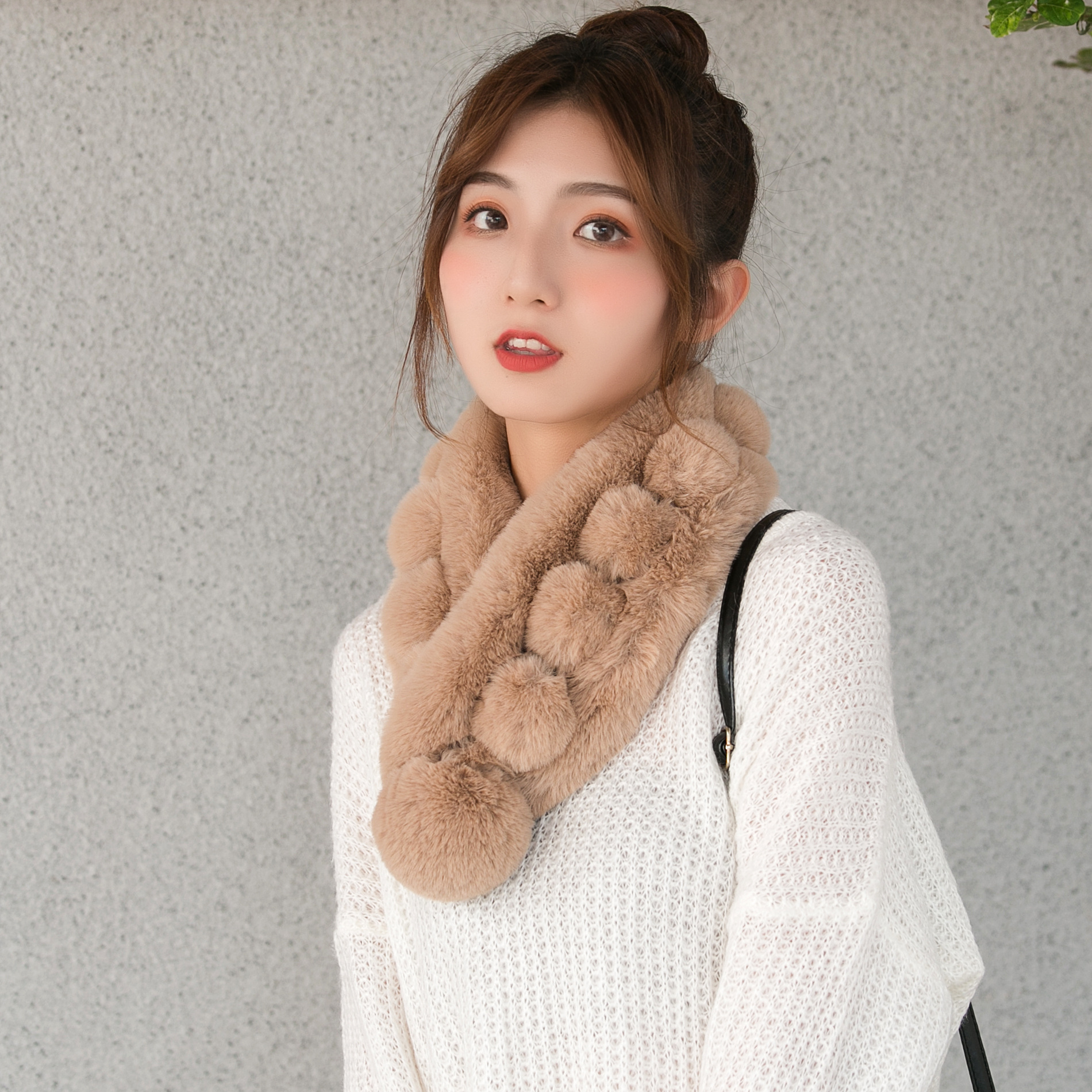 新款秋冬韩版纯色毛绒围巾时尚加厚保暖围脖女士甜美围巾批发