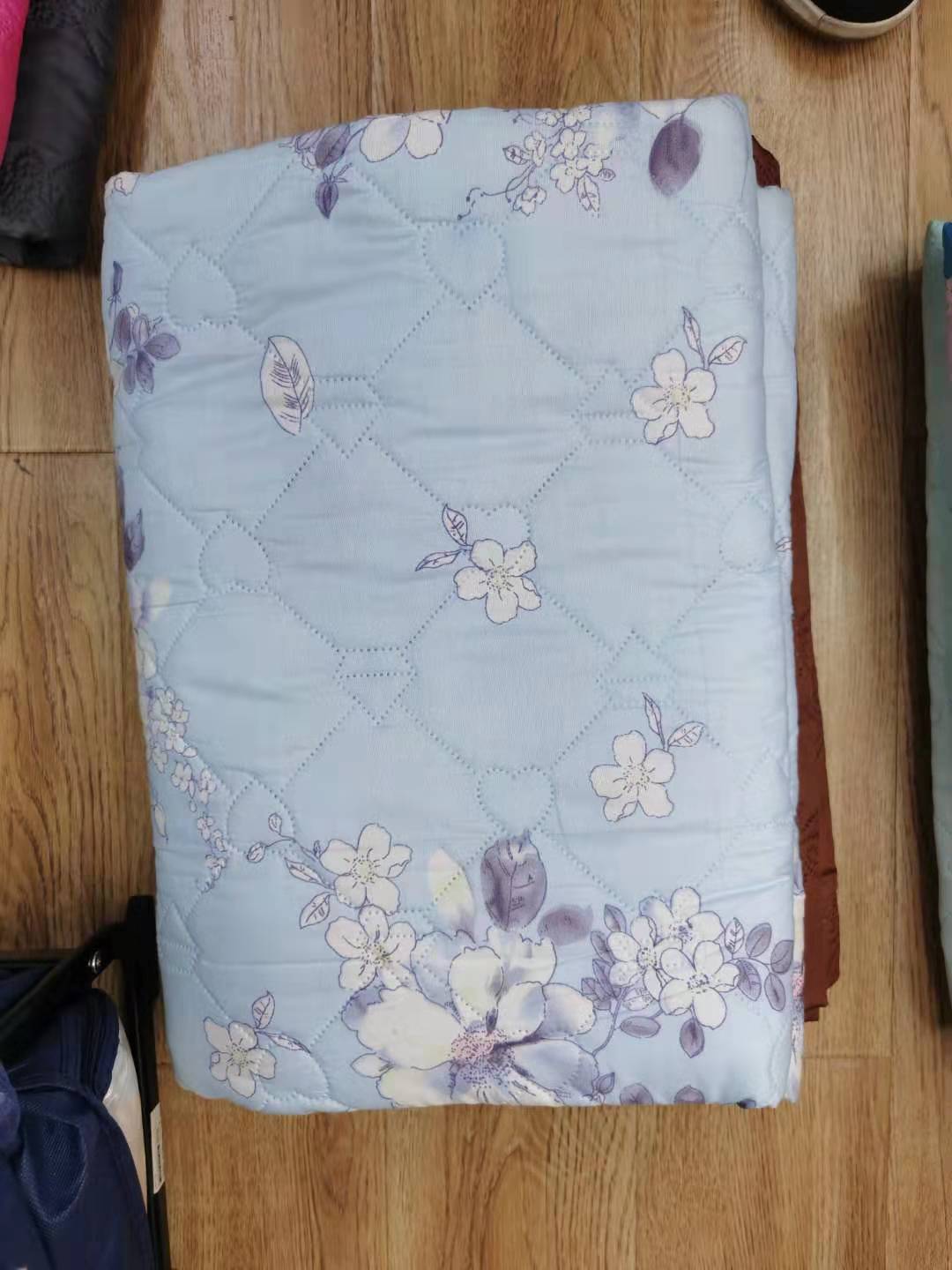 Southeast Asian Philippine floral fabric ultrasonic summer quilt 150*200 Item Picture