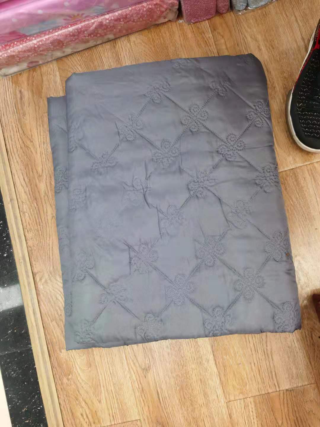 The plain ultrasonic summer blanket from the Philippines in Southeast Asia is 150*200 Item Picture