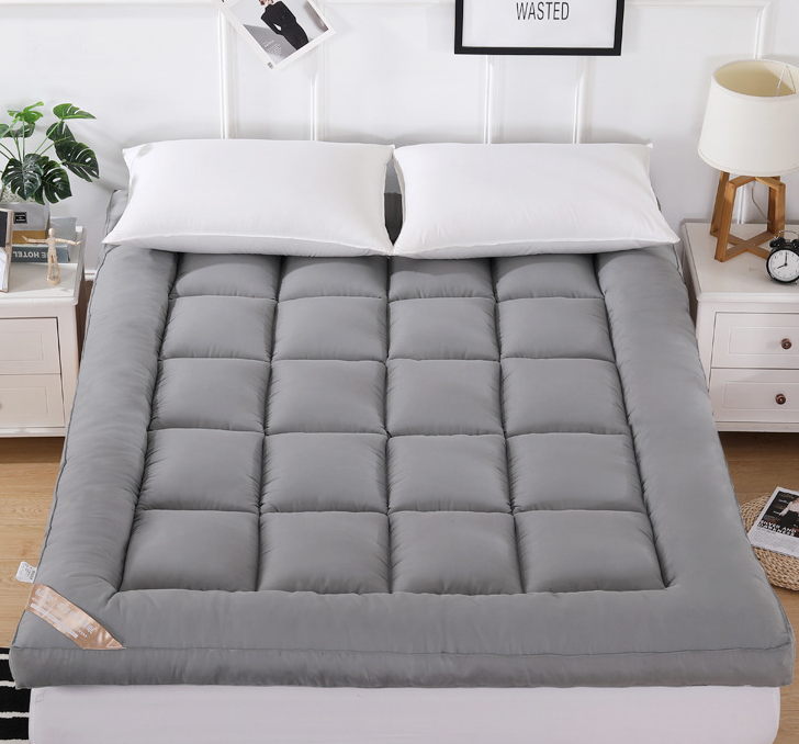 The hotel offers a 10cm thick, foldable and anti-slip soft down cotton mattress for sleeping naked in student dormitories Item Picture