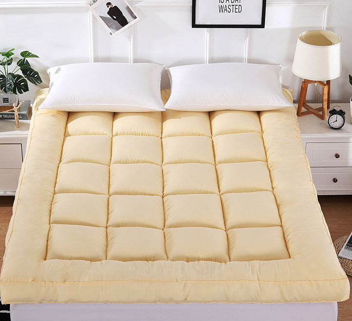 The hotel offers a 10cm thick, foldable and anti-slip soft down cotton mattress for sleeping naked in student dormitories Application Scenario