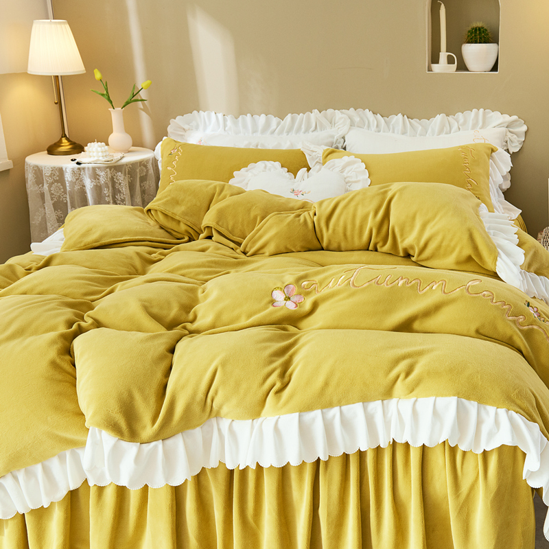 A warm, plain, thickened plush embroidered milk velvet four-piece bed skirt set, Winter Love song Item Picture