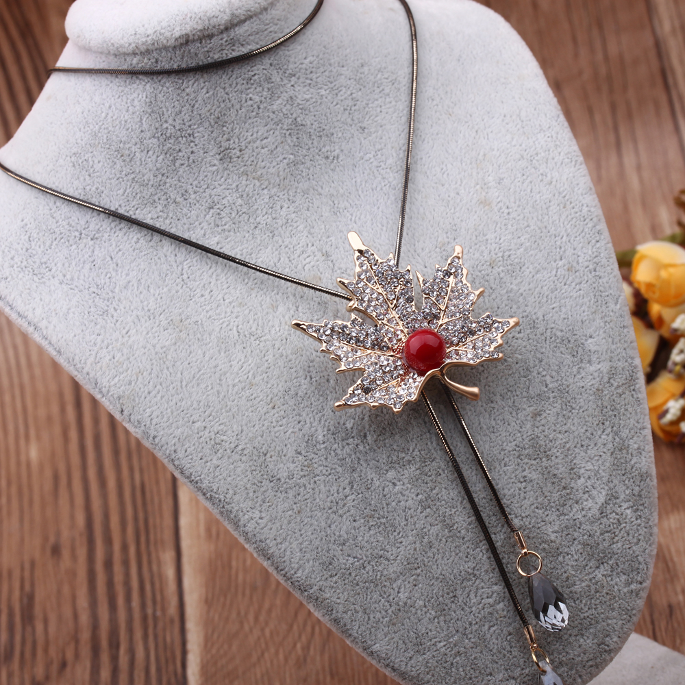 Pudding Station 10-yuan store supplies crystal long necklaces for women, adjustable gold-plated decorative sweater chains Item Picture