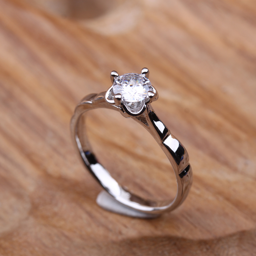 Pudding Station Boutique offers 2-carat simulated diamond zircon rings for women's engagement wedding photo rings