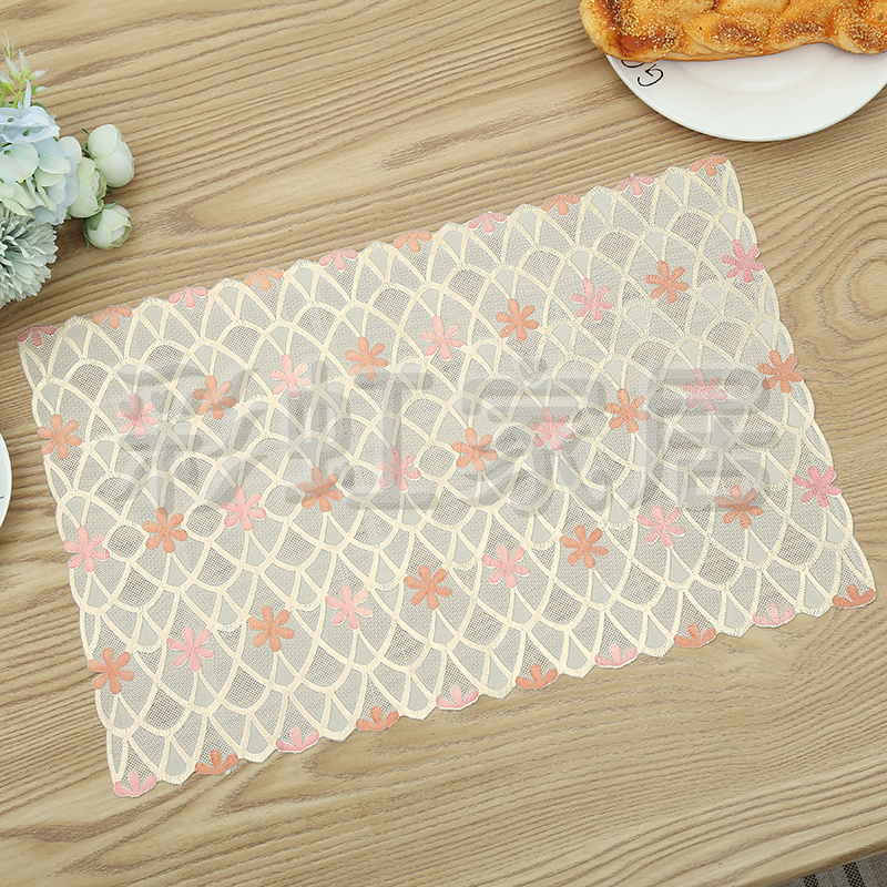 New eco-friendly colored gold placemats, heat insulation pads, waterproof and anti-slip Western placemats, PVC material table MATS, plate MATS and bowl MATS Application Scenario
