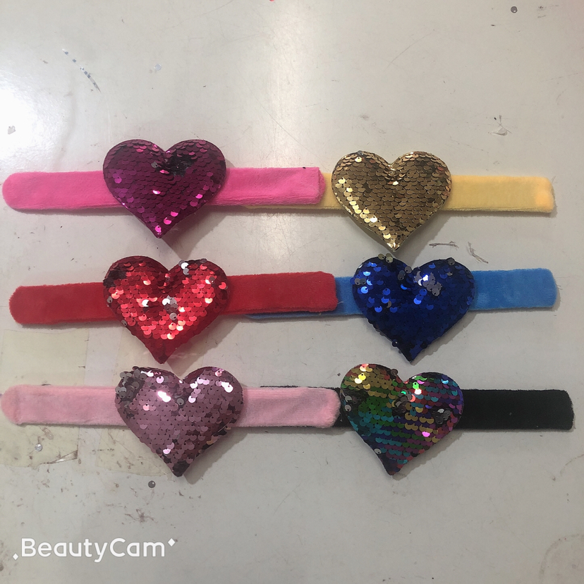 Valentine's Day heart-shaped clasp watch, sequined heart-shaped clasp children's bracelet, heart-shaped clasp Valentine's Day gift Application Scenario
