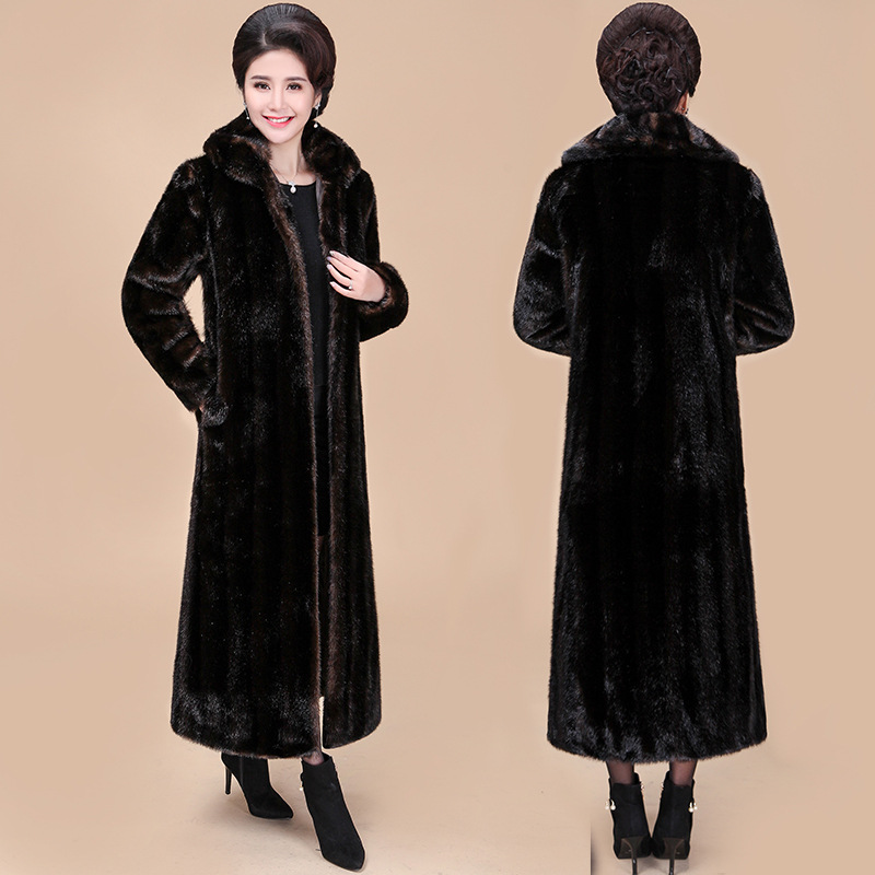New autumn/Winter 2019 collection of high-end fur and mink faux fur coats for middle-aged and elderly women, long coats for mothers and winter wear details Picture