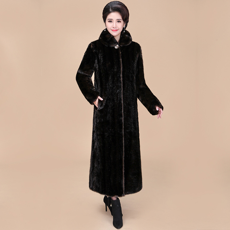 New autumn/Winter 2019 collection of high-end fur and mink faux fur coats for middle-aged and elderly women, long coats for mothers and winter wear