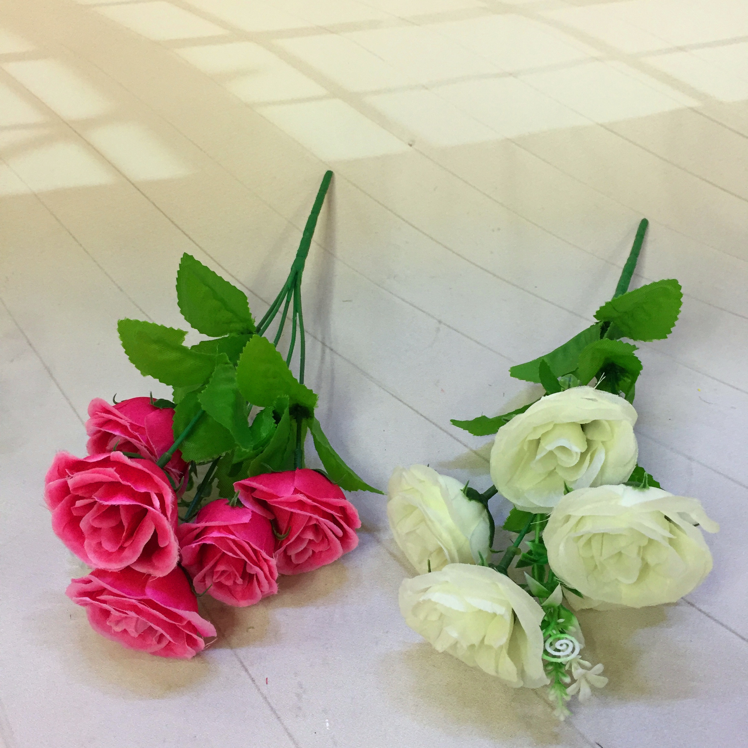 Factory direct sales of 5 small fragrant rose artificial flowers Application Scenario