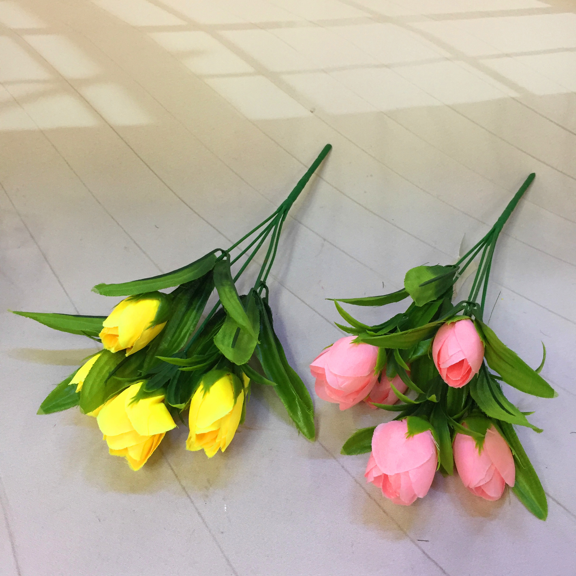 Factory direct sales of 5 artificial flowers of Happiness Bud details Picture