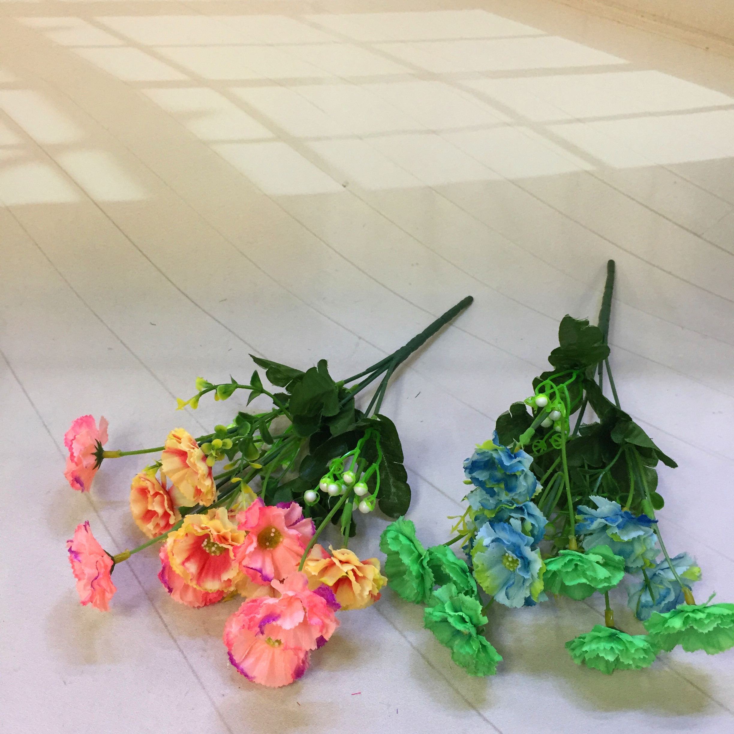 Factory direct sales of 5-head 12-flower lilac artificial flowers Application Scenario