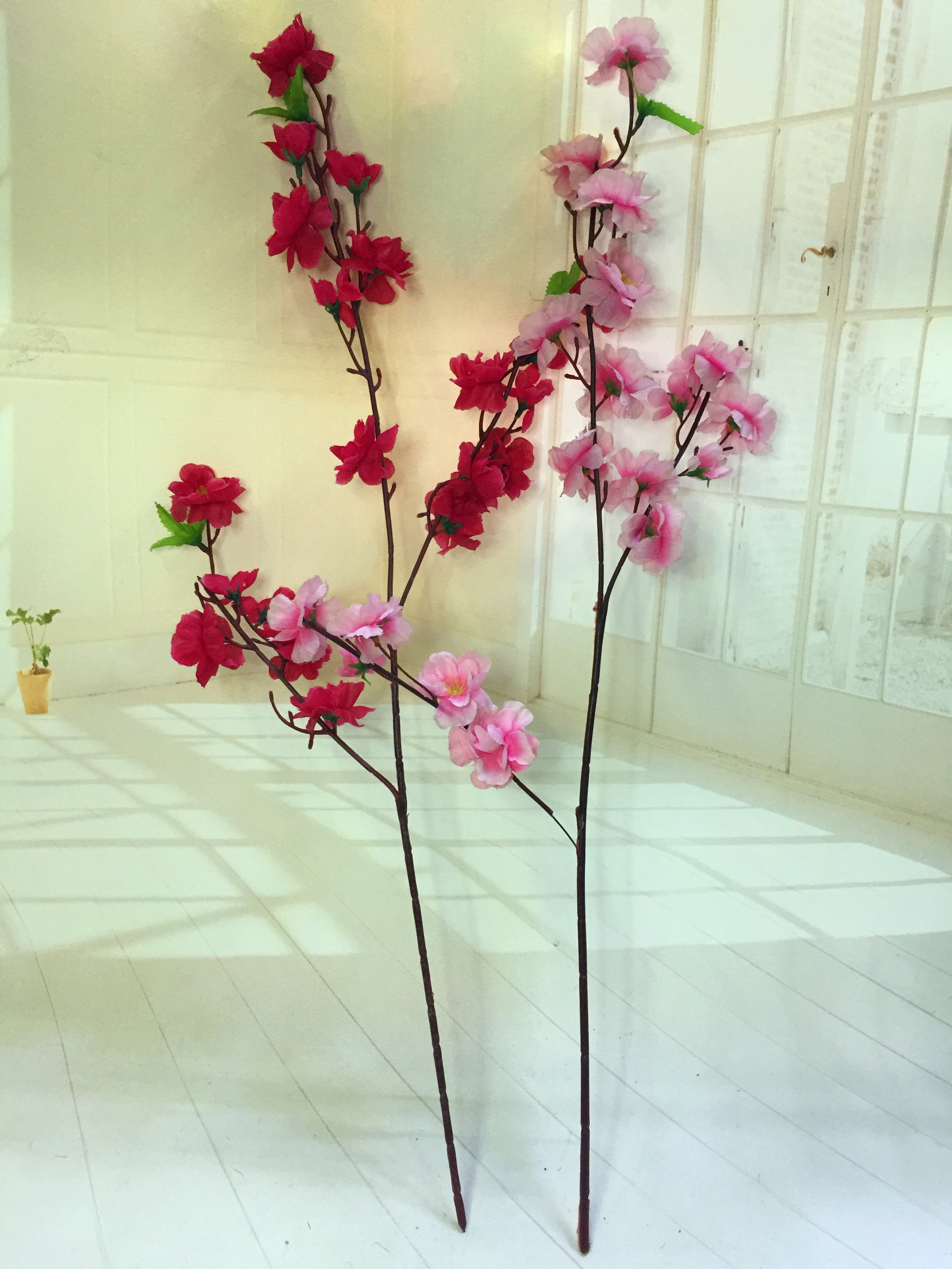 Factory wholesale of decorative silk fabric, artificial flower branches, artificial flowers, artificial peach trees, decorative flower branches, 6-branch artificial peach blossoms full figure