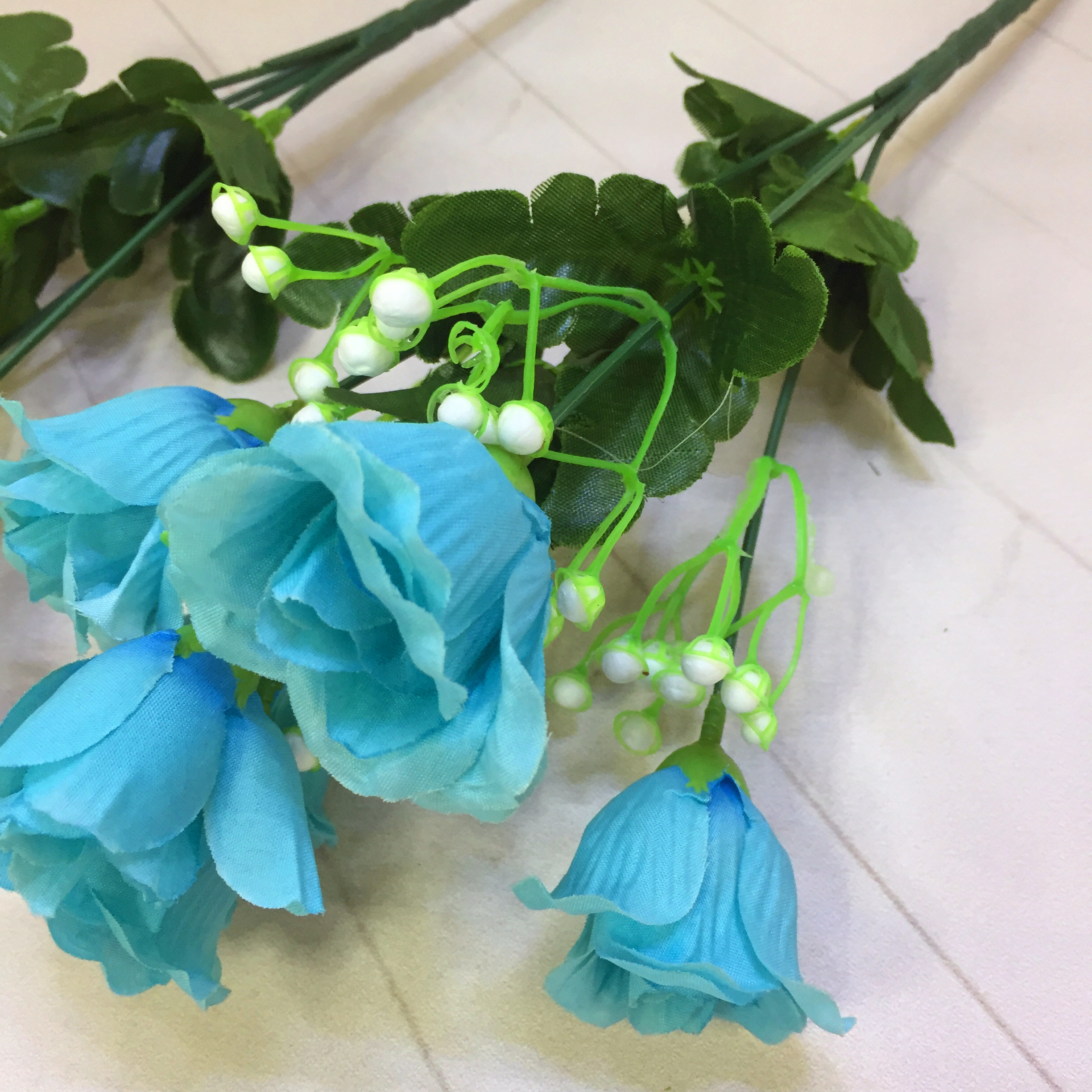 Factory direct sales of 5-head 6-flower wavy rose artificial flowers details Picture