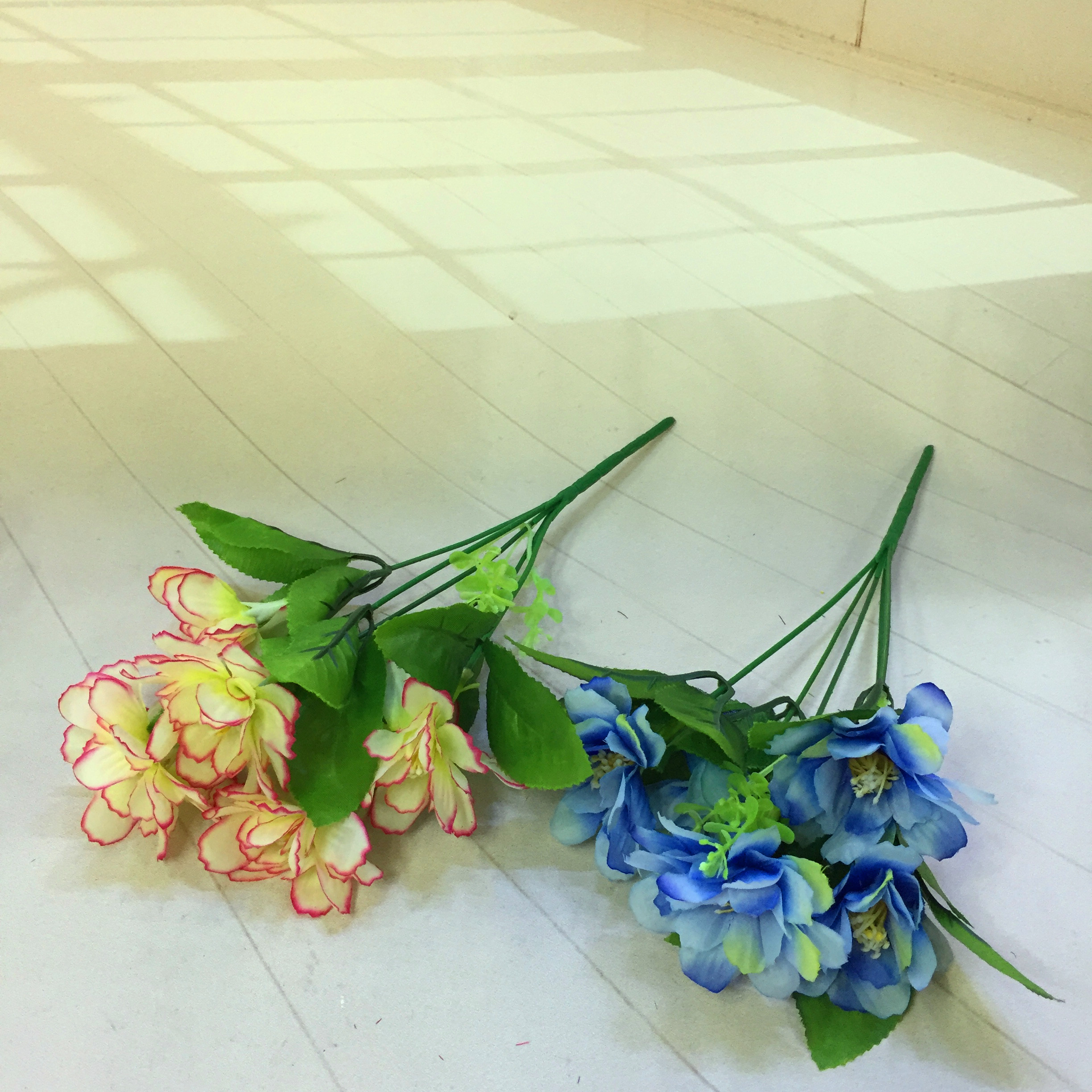 Factory direct sales of 5 artificial rose artificial flowers Item Picture
