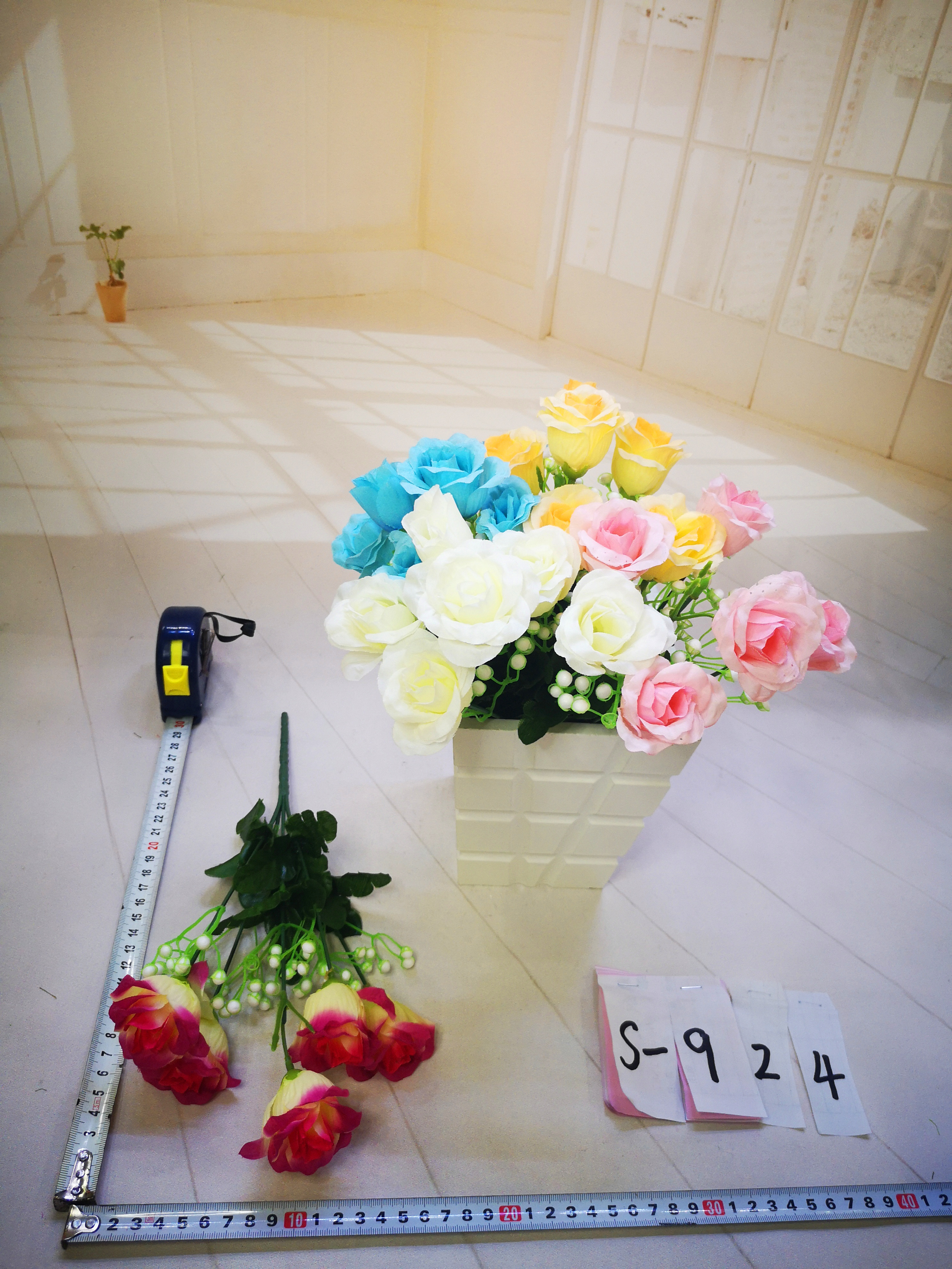 Factory direct sales of 5-head 6-flower wavy rose artificial flowers full figure