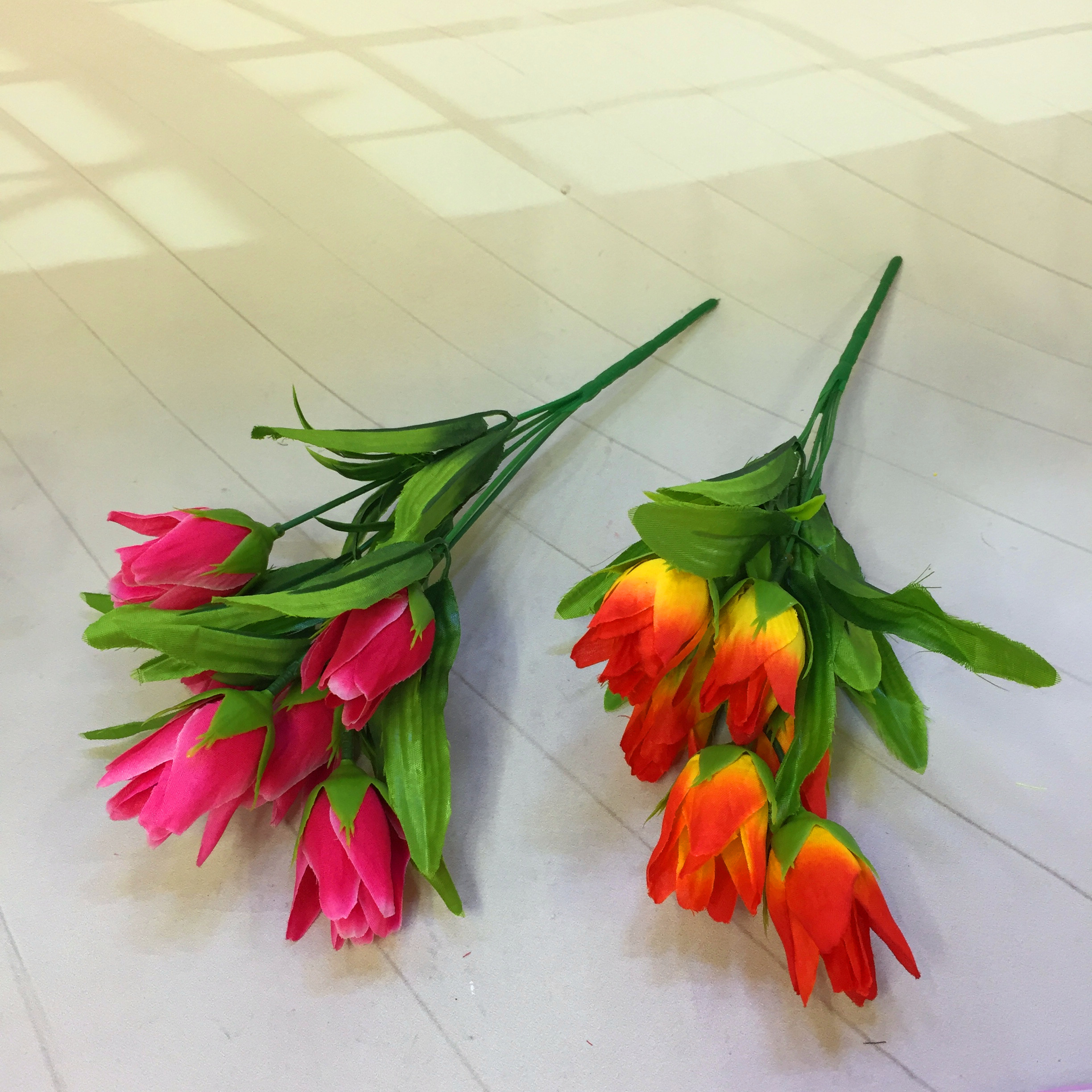 Factory direct sales of 5-pronged 6-flower artificial flowers with buds Specification image