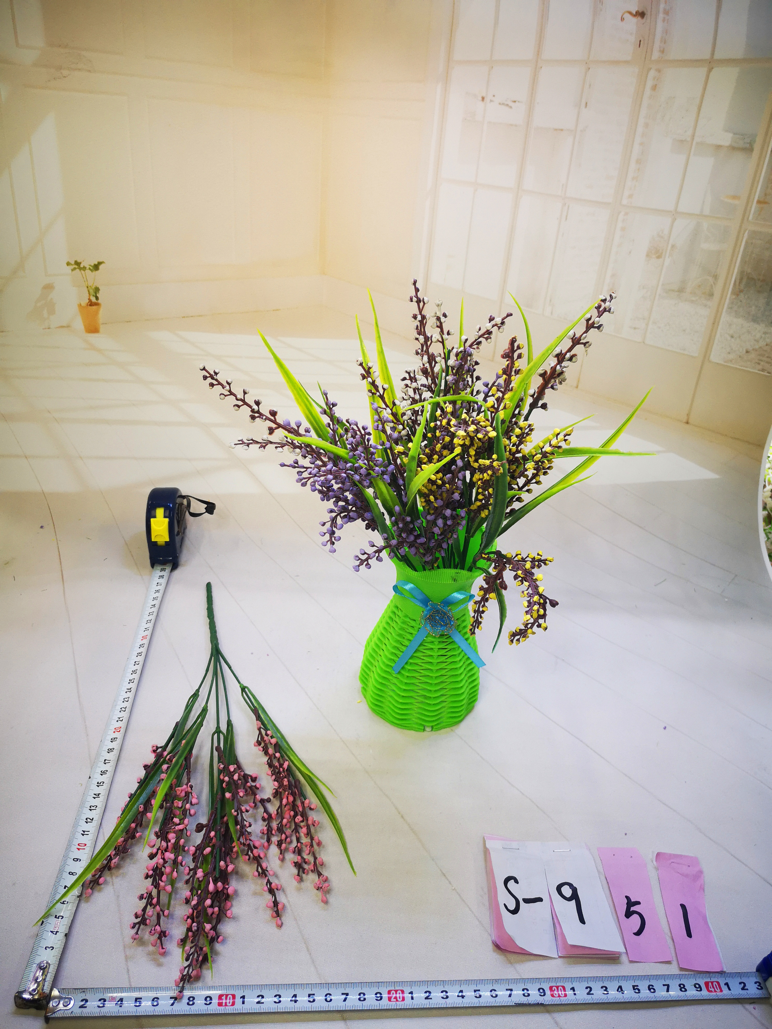 Factory direct sales of 5-head bamboo-leaf pearl fruit artificial flowers