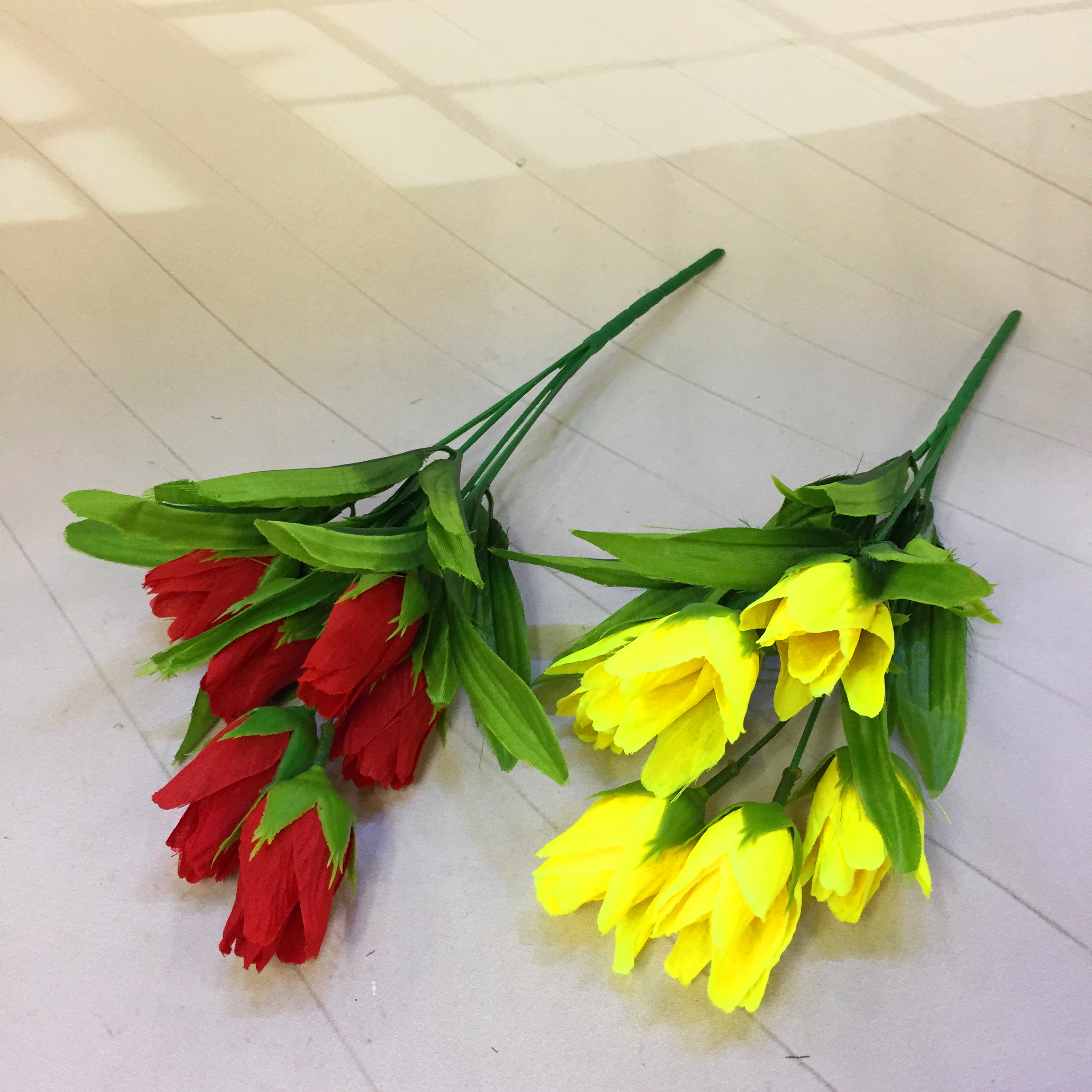 Factory direct sales of 5-pronged 6-flower artificial flowers with buds Application Scenario