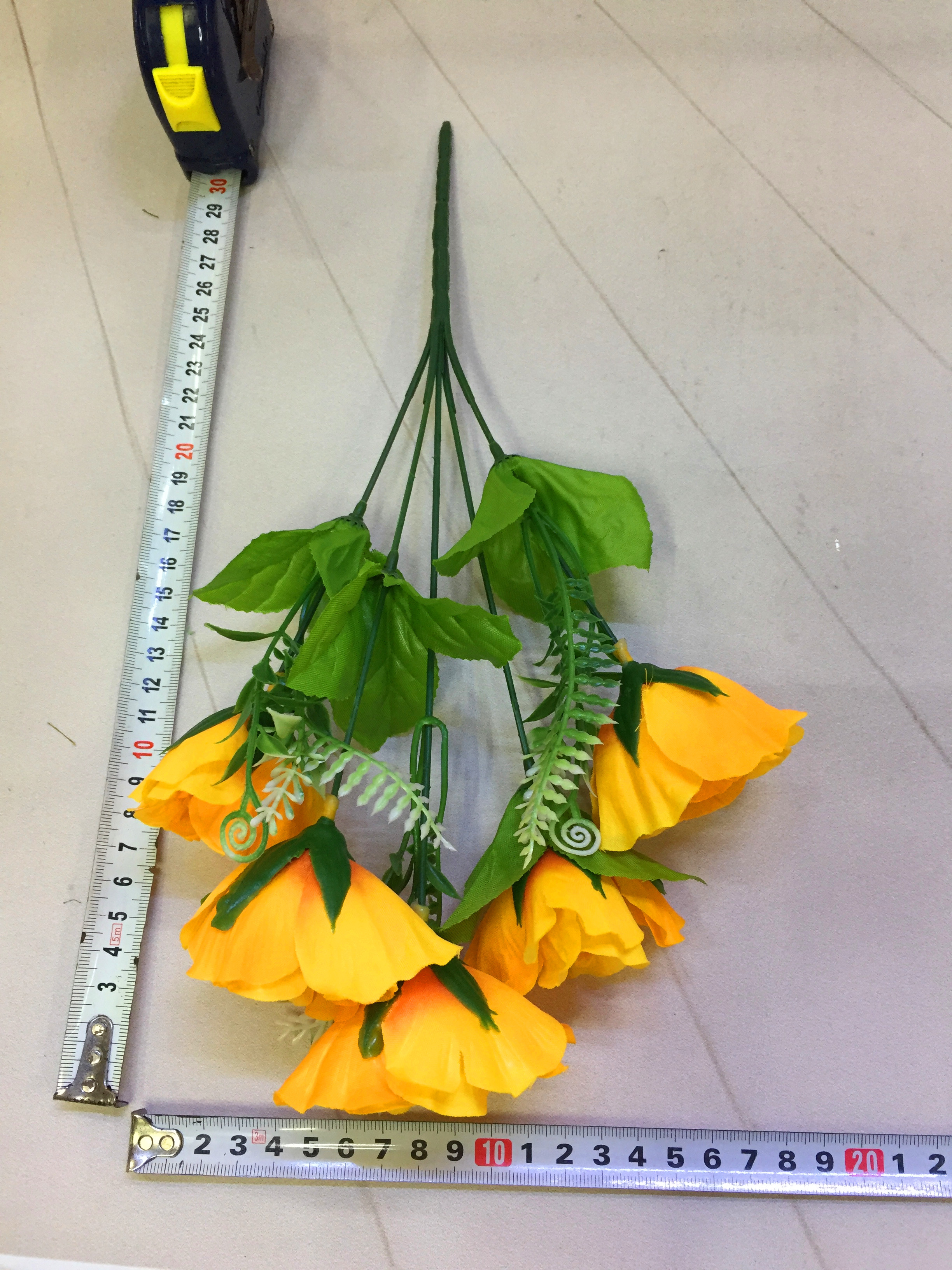 ويبيع الصانعون خمسة ازهار من سبعة ازهار من النرجس Item Picture